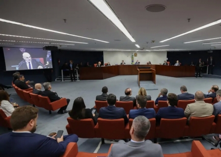 Por unanimidade, turma do STF torna Bolsonaro e mais 7 réus por golpe