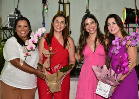 Dia da Mulher: servidoras de Batayporã lotam jantar e show especial
