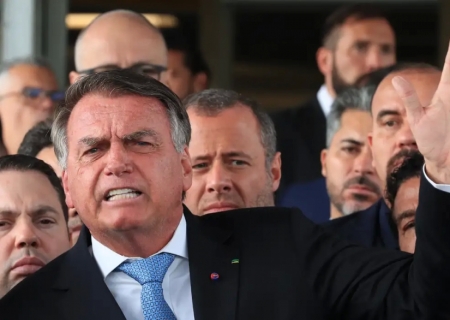 Após virar réu, Bolsonaro nega decreto de golpe de Estado