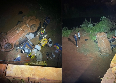 Carro cai de ponte do Rio Samambaia e deixa feridos em Batayporã