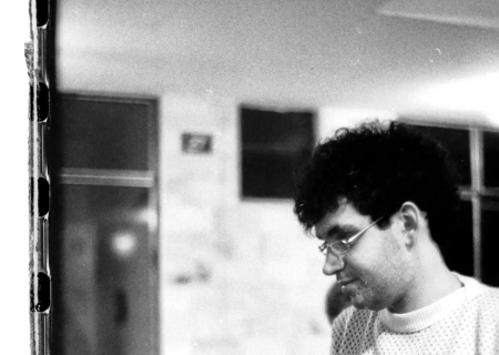 Grande nome do rock brasileiro, Renato Russo celebraria hoje 65 anos