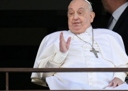 Papa Francisco deixa o hospital após quase 40 dias internado