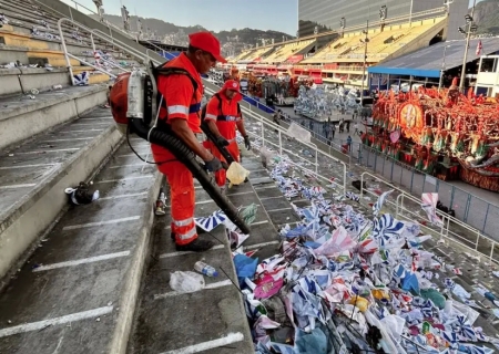 Mais de 67 toneladas de resíduos são recolhidas após desfiles no Rio