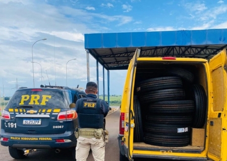 Em Eldorado, PRF apreende 26 pneus que seriam comercializados em Minas Gerais