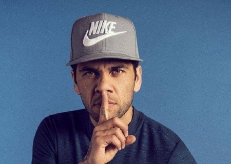 Daniel Alves é absolvido da acusação de estupro por tribunal da Espanha