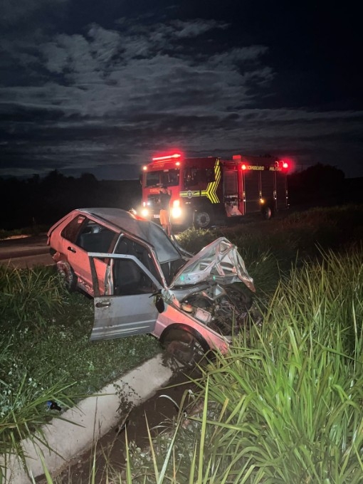 Motorista perde controle da direção, sai da pista e cai em vala do canteiro central da MS-134 entre Nova Andradina e Batayporã