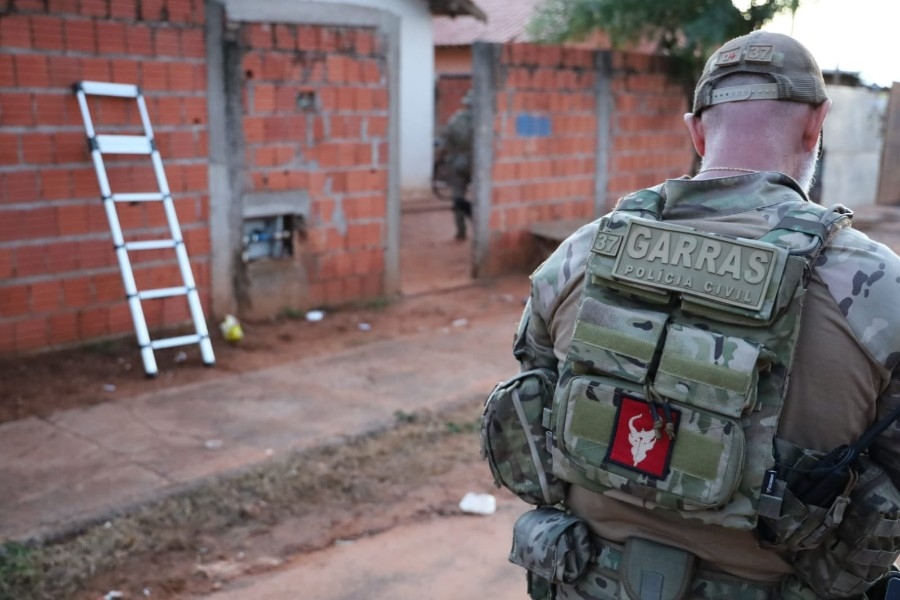 Durante operação contra o tráfico em Jardim, polícia prende 12 e apreende 5 adolescentes