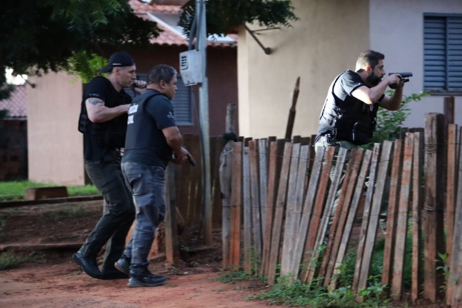 Durante operação contra o tráfico em Jardim, polícia prende 12 e apreende 5 adolescentes