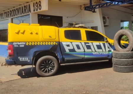 Polícia Militar Rodoviária apreende carga ilegal de pneus em Nova Andradina