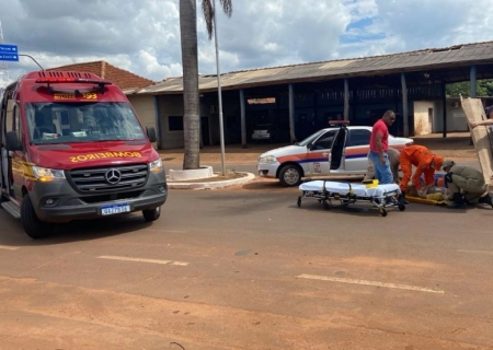 Bicicleta motorizada quebra e ciclista sofre queda no centro de Batayporã