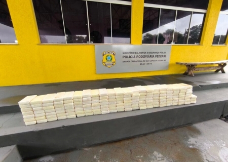 Mais de 160 kg de cocaína são encontrados pela PRF em compartimento oculto de caminhonete