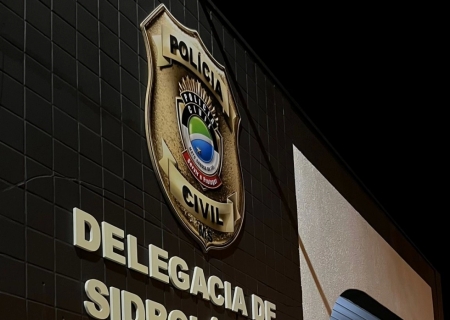 Mulher é esfaqueada e morta pelo namorado em discussão por ciúmes em casa