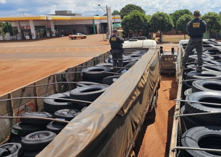 Duas carretas carregadas com mais de 600 pneus ilegais são apreendidas pelo DOF em Maracaju