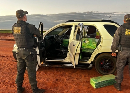 Veículo paraguaio é abandonado com maconha durante fuga do DOF em Coronel Sapucaia