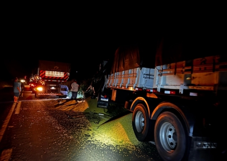 Colisão traseira entre carretas é registrada na MS-276 em Batayporã