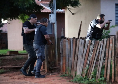 Durante operação contra o tráfico em Jardim, polícia prende 12 e apreende 5 adolescentes