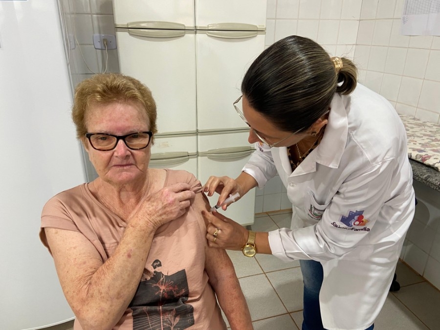 Com 'Vovô e Vovó Gotinha', Batayporã realiza Dia D de Vacinação contra a Gripe e reforça continuidade da campanha