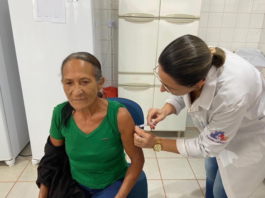 Com 'Vovô e Vovó Gotinha', Batayporã realiza Dia D de Vacinação contra a Gripe e reforça continuidade da campanha