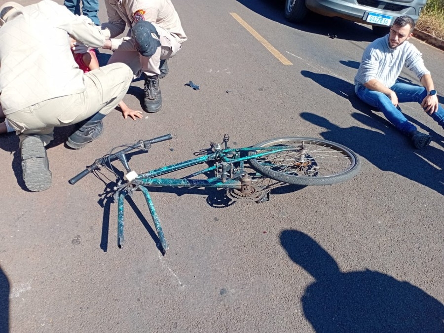 Criança de bicicleta e motociclista são arremessados após colisão no Jardim Universitário