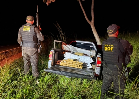 Saveiro com mais de 400 kg de maconha é abandonada por traficante durante da polícia em ponta Porã