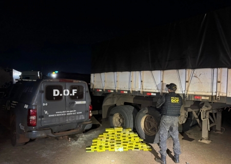 Homem é flagrado pelo DOF com mais de 60 kg de cocaína em pneu de carreta em Ponta Porã