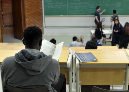 Campanha arrecada doações para bolsas destinadas a estudantes negros
