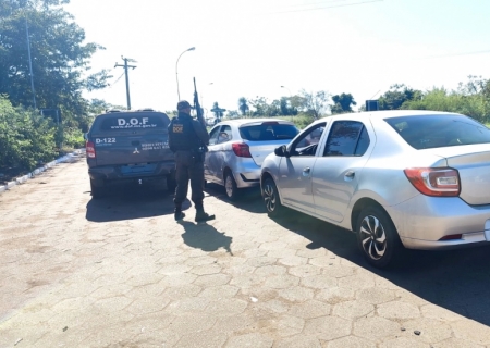 Dois carros roubados que seguiam para Nova Andradina são recuperados pelo DOF em Anaurilândia
