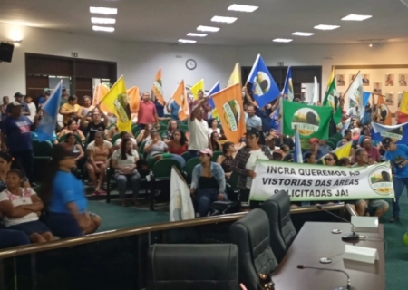 Em Nova Andradina, acampados do 'Nova Esperança Terra e Teto' vão às ruas em protesto contra o Incra