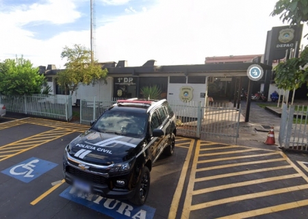 Homem é preso por filmar usuários de banheiro masculino em atacadista em Dourados