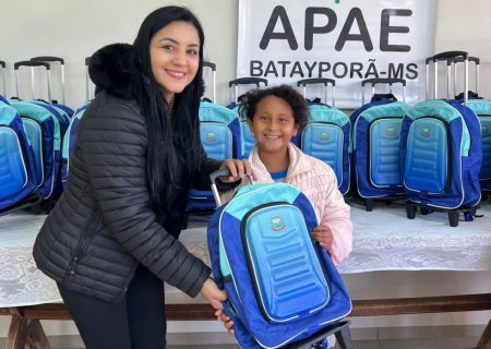 Em Batayporã, Rede Municipal contempla estudantes com mochila com rodinhas