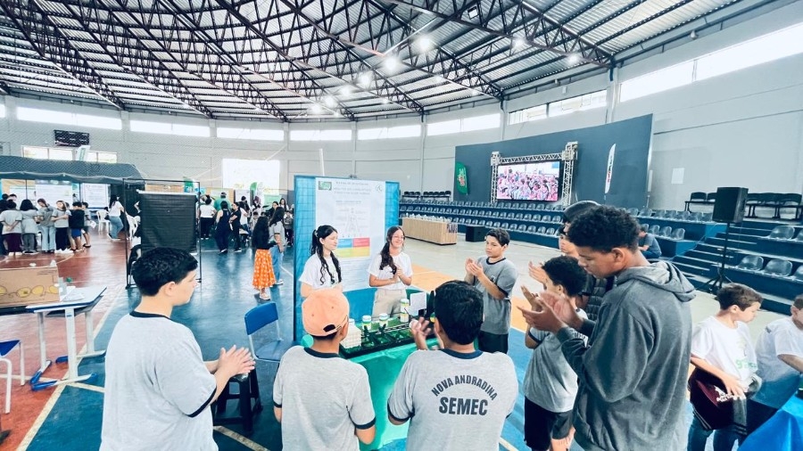 Escola Municipal Luiz Cláudio Josué brilha na 9ª edição da GeoCiências com projetos inovadores e engajamento estudantil
