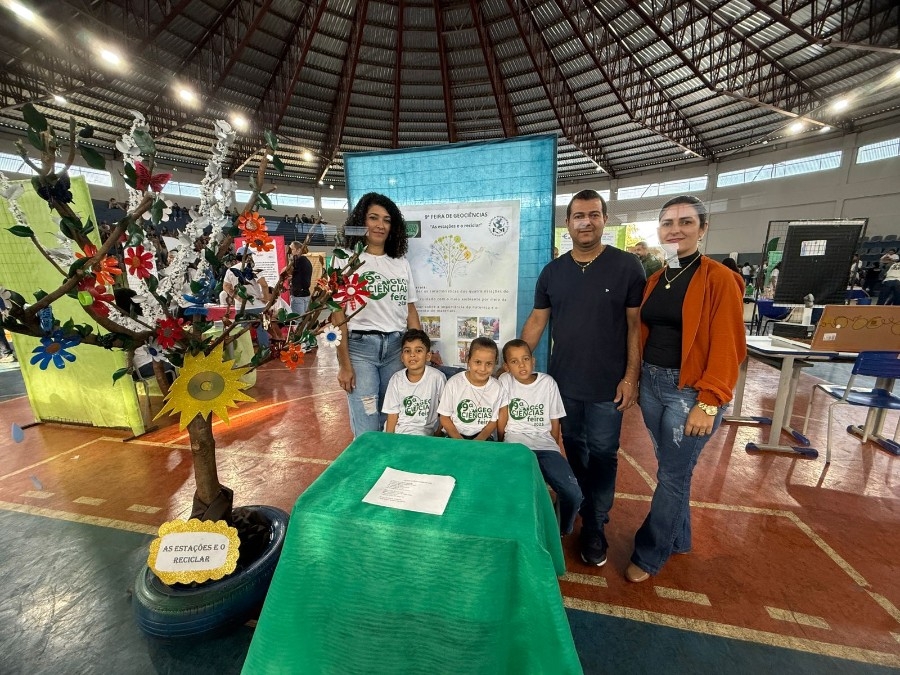 Escola Municipal Luiz Cláudio Josué brilha na 9ª edição da GeoCiências com projetos inovadores e engajamento estudantil