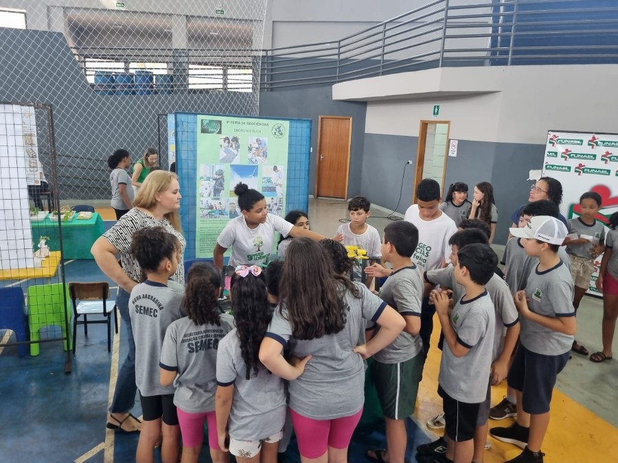 Escola Municipal Luiz Cláudio Josué brilha na 9ª edição da GeoCiências com projetos inovadores e engajamento estudantil
