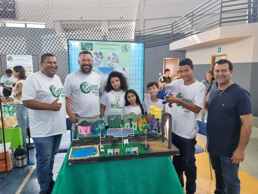 Escola Municipal Luiz Cláudio Josué brilha na 9ª edição da GeoCiências com projetos inovadores e engajamento estudantil