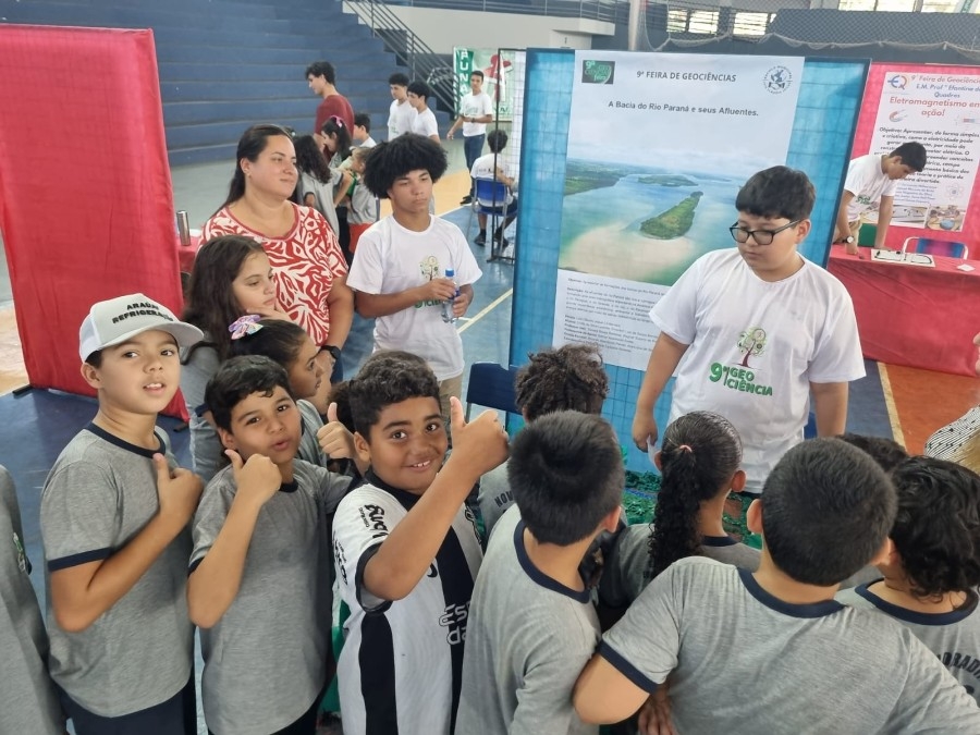 Escola Municipal Luiz Cláudio Josué brilha na 9ª edição da GeoCiências com projetos inovadores e engajamento estudantil