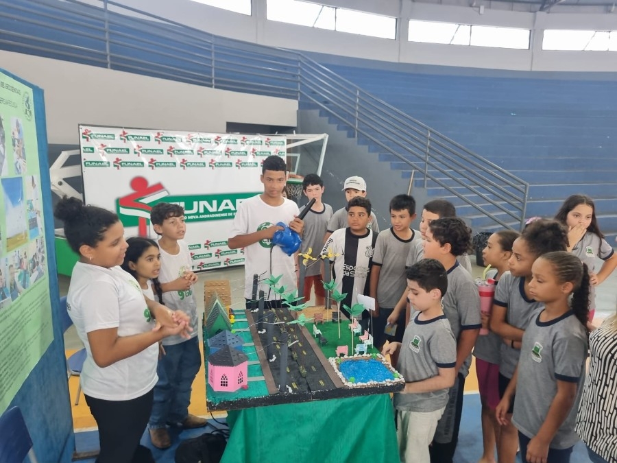 Escola Municipal Luiz Cláudio Josué brilha na 9ª edição da GeoCiências com projetos inovadores e engajamento estudantil