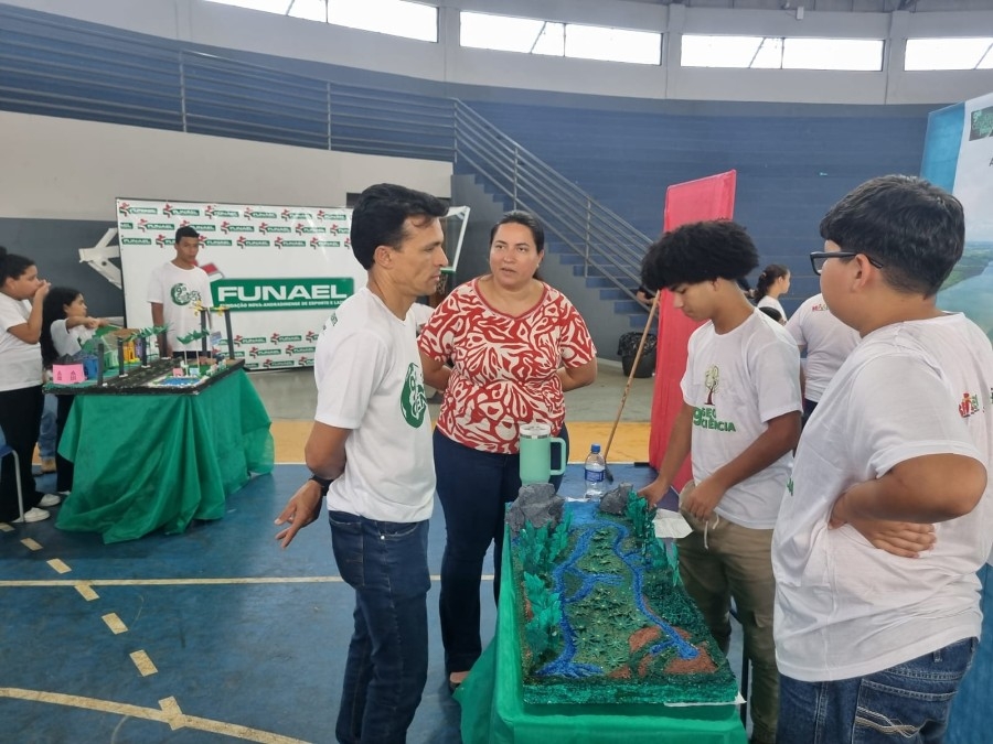 Escola Municipal Luiz Cláudio Josué brilha na 9ª edição da GeoCiências com projetos inovadores e engajamento estudantil