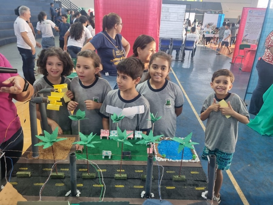 Escola Municipal Luiz Cláudio Josué brilha na 9ª edição da GeoCiências com projetos inovadores e engajamento estudantil