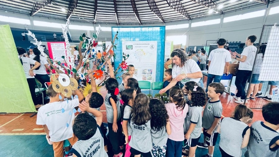 Escola Municipal Luiz Cláudio Josué brilha na 9ª edição da GeoCiências com projetos inovadores e engajamento estudantil