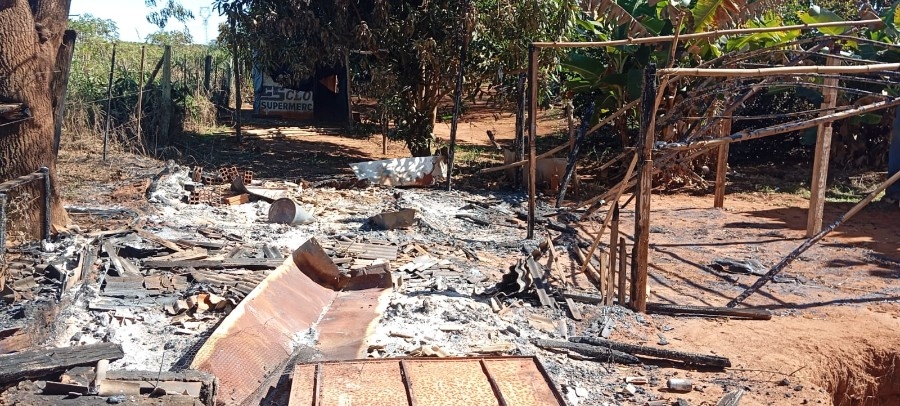 Acampamento Borevi é incendiado na MS-134 em Batayporã