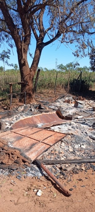 Acampamento Borevi é incendiado na MS-134 em Batayporã
