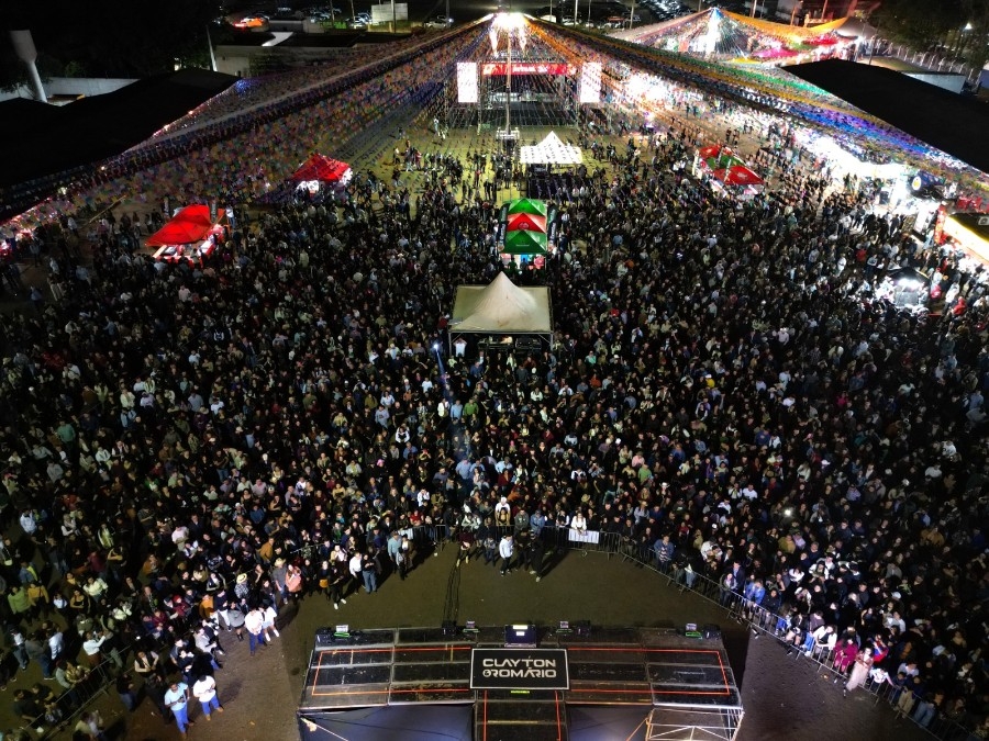 Tradição e vibração: quadrilhas e sertanejo de Clayton e Romário agitam a abertura da Festa do Sereno