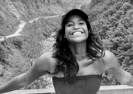 Morre brasileira que caiu em trilha de vulcão na Indonésia