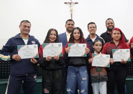 Atletas de Nova Andradina são homenageados por conquistas no karatê nacional