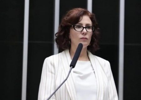 Condenada pelo STF, Carla Zambelli anuncia que deixou o Brasil