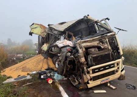 Colisão entre carretas deixa um motorista ferido na MS-276 em Batayporã