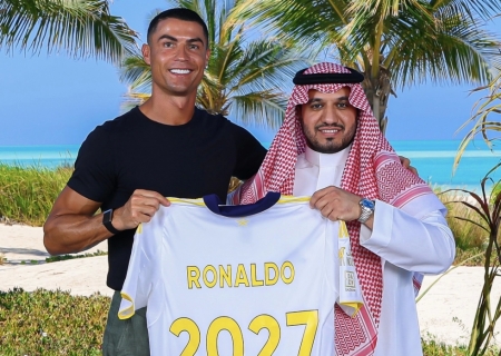 Cristiano Ronaldo renova com o Al-Nassr em busca de milésimo gol