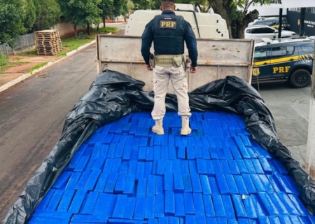 Caminhão com mais de 3,5 toneladas de maconha é apreendido pela PRF em Eldorado
