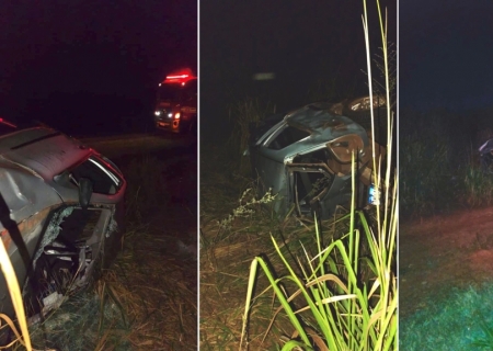 Após ver anta atravessando a pista, condutora freia bruscamente e carro é atingido na traseira por carreta na BR-376, em Nova Andradina