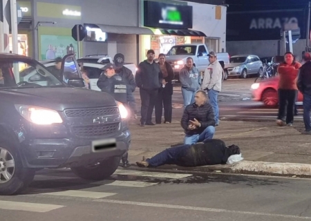 Acidente em faixa de pedestres deixa mulher ferida no centro de Nova Andradina